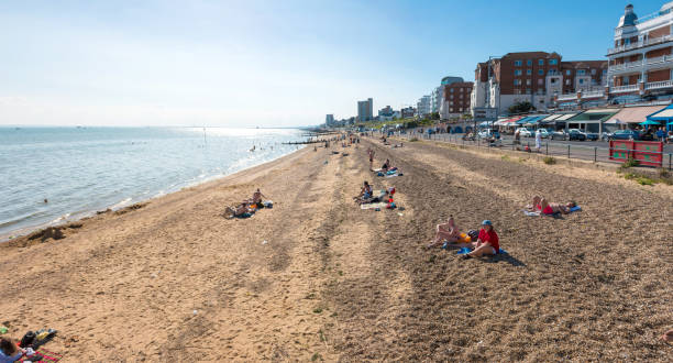 пляж в саутенд на море - jersey uk nature landscape стоковые фото и изображения