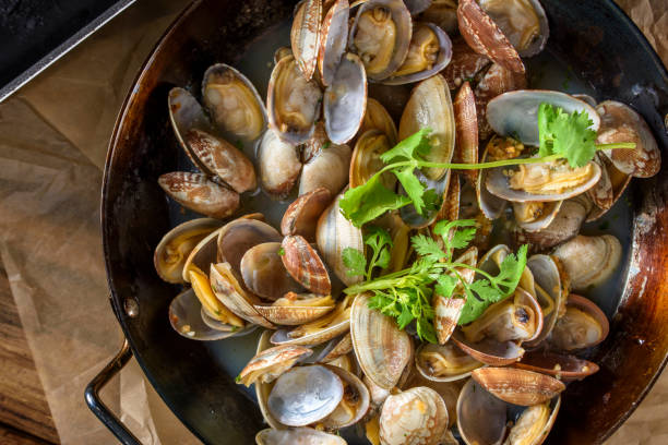 istock Steamed Clam with Butter and Garlic 801605800