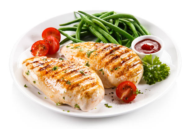 grilled chicken fillet and vegetables - chicken breast imagens e fotografias de stock