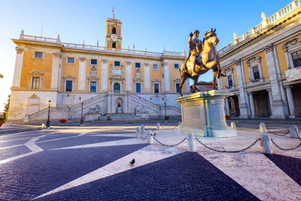 piazza del campidoglio, en la cima de la colina capitolina, roma - colina del capitolio fotografías e imágenes de stock