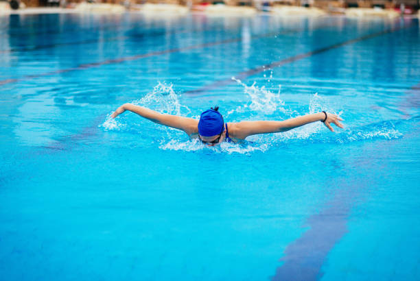 istock Woman swiiiming butterfly stroke on morning training 801910644