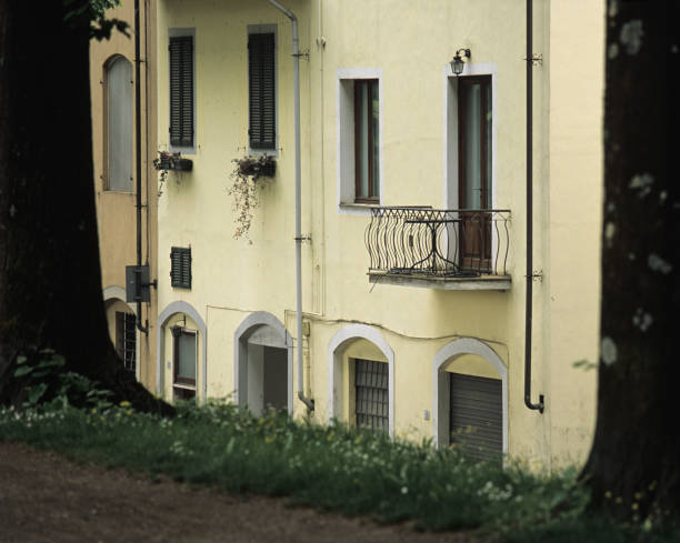 Lucca: you can walk on the old wall surrouding the town and, since they are elevated, you can have an overlooking view at the buildings of the historic centre.