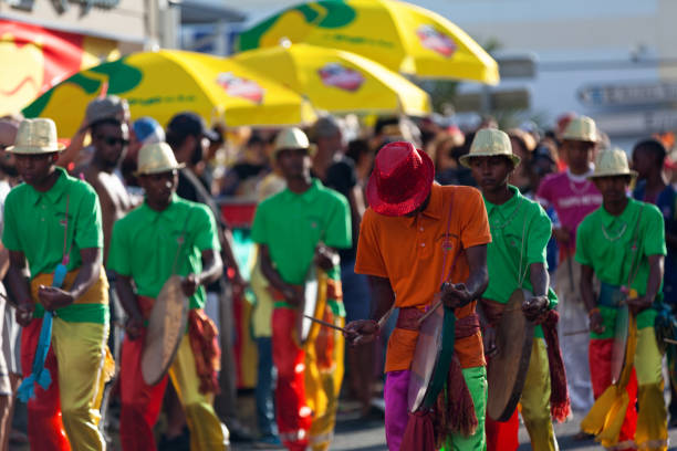 tamborileros durante el carnaval de la boucan grand - frame drum fotografías e imágenes de stock