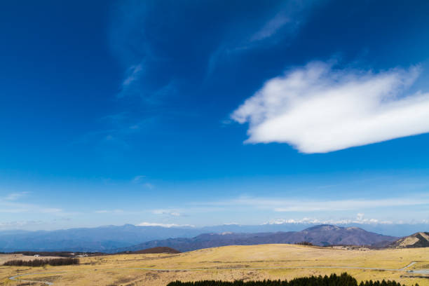 The mountains of the remaining snow in the Alps extending far from the plateau of Kirigamine