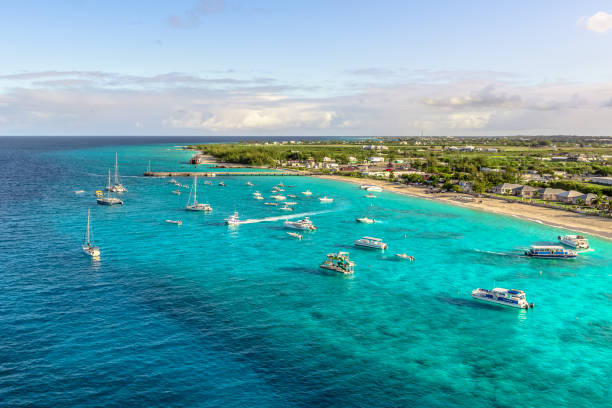 bela praia ilha grand turk - pier water tropical climate seascape - fotografias e filmes do acervo