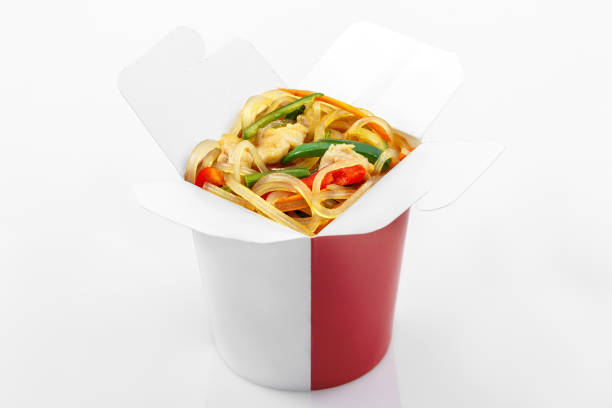 istock Glass rice noodles wok with vegetables in  box 802291512