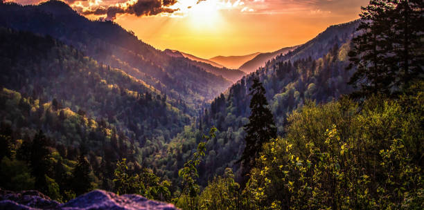 große rauchige berge sonnenuntergang panorama - great smoky mountains great smoky mountains national park panoramic appalachian mountains stock-fotos und bilder
