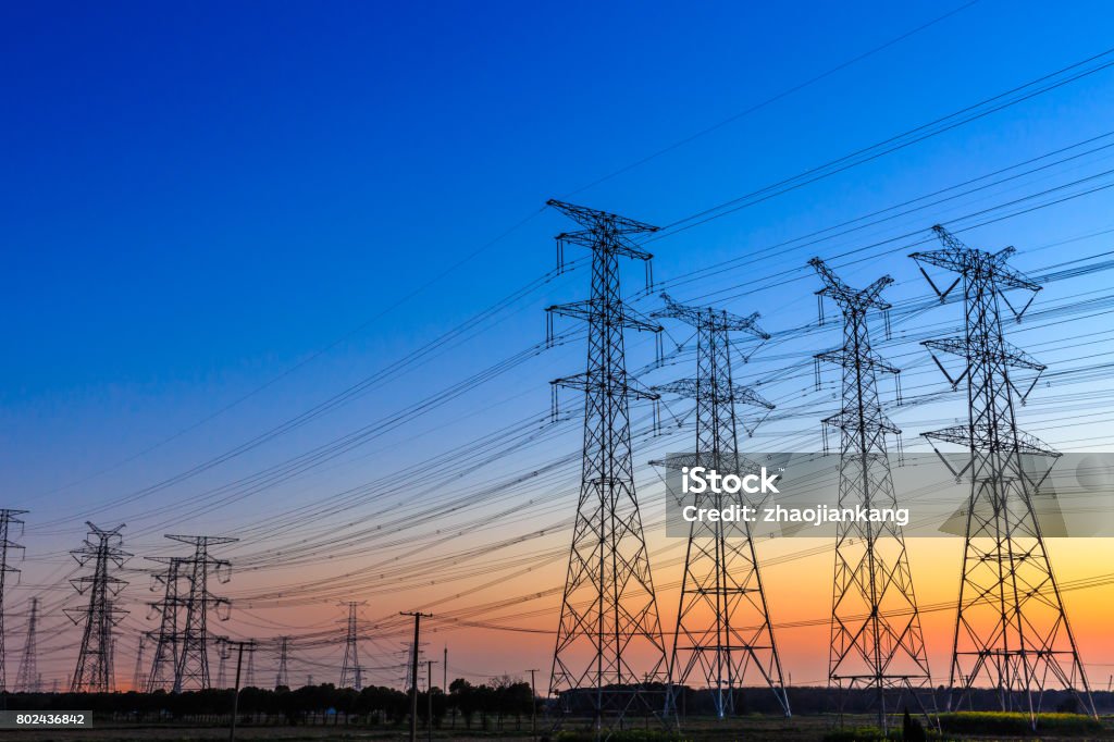 Hochspannung Post, Hochspannung Turm Himmelshintergrund - Lizenzfrei Stromleitung Stock-Foto