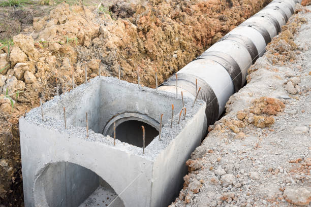 tubo di drenaggio del calcestruzzo e tombino - construction bridge below concrete foto e immagini stock