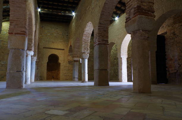 mezquita de almonaster en huelva, españa - huelva province fotografías e imágenes de stock