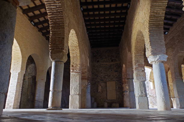 mezquita de almonaster en huelva, españa - huelva province fotografías e imágenes de stock