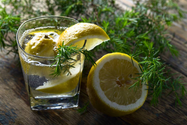Cocktail with blue gin , tonic and lemon .
