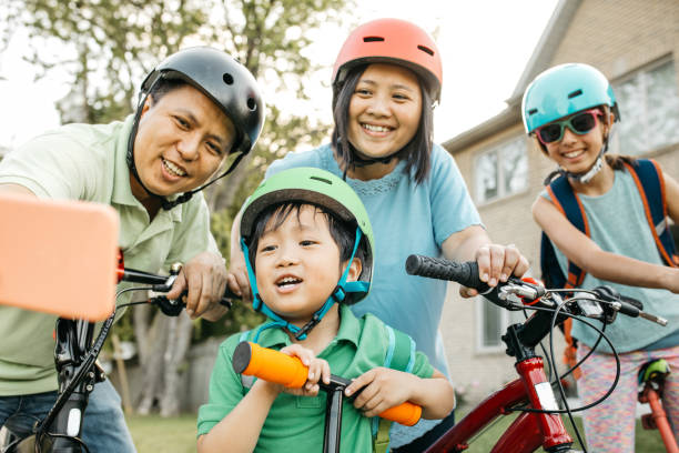 istock Choosing a house in kids friendly neighbourhood 802829790