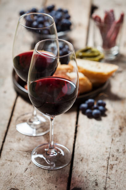 červené víno - nové beaujolais - stock snímky, obrázky a fotky