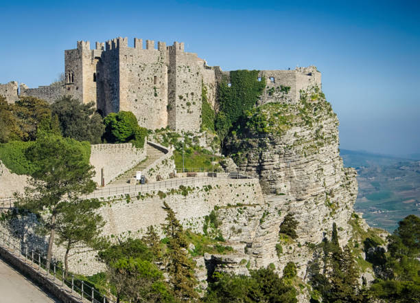 norman castle, erice, sizilien - erice stock-fotos und bilder