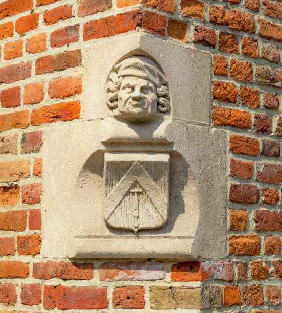 istock Cornerstone 1630 Hide fatteners gild house 803133844