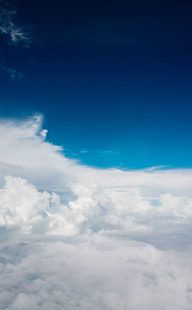 ver os acima das nuvens, para o fundo - cloud sky white aerial view - fotografias e filmes do acervo