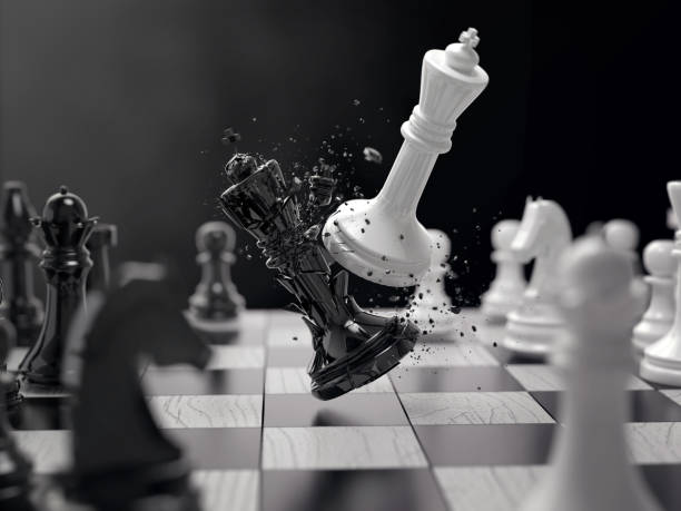 черно-белая шахматная битва - сражение стоковые фото и изображения