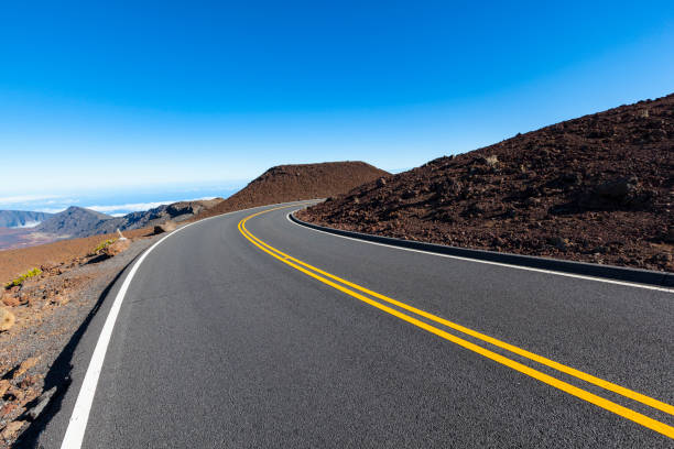 winding road into the clouds - haleakala national park mountain winding road road imagens e fotografias de stock