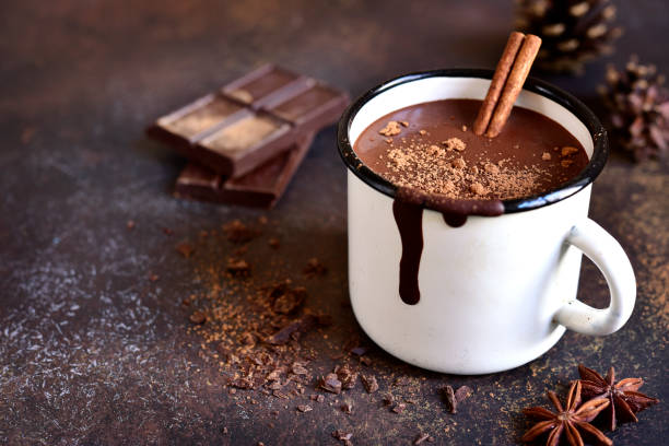 homemade spicy hot chocolate with cinnamon - espresso table coffee cafe imagens e fotografias de stock