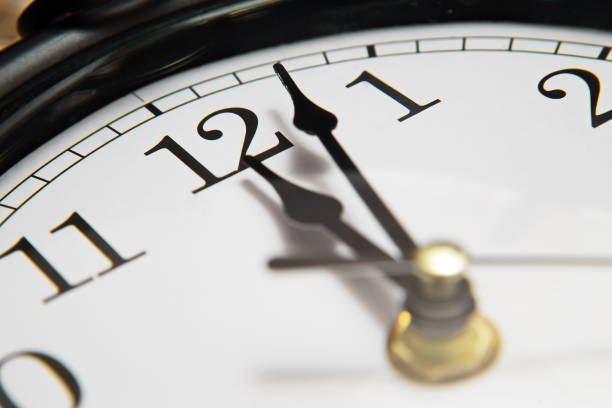 closeup of hands on clock face - macro hour hand minute hand accuracy imagens e fotografias de stock