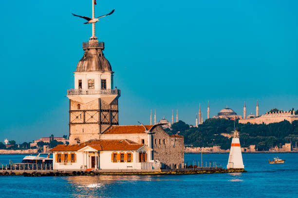 伊斯坦布爾，土耳其聖索菲亞大教堂和藍色清真寺在距離 - 處女之塔 個照片及圖片檔
