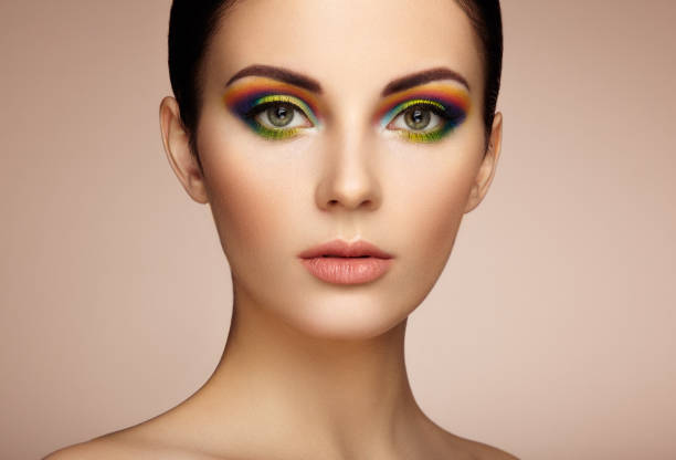 Maquillaje De Ojos De Arco Iris - Banco de fotos e imágenes de stock -  iStock