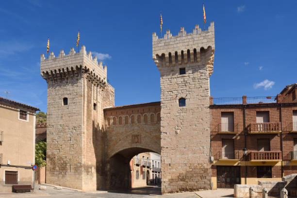 istock Puerta baja (low door) in medieval town of Daroc 803731964