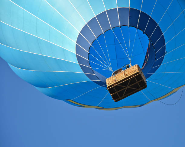 globo aerostático de aire caliente - hot air balloon fotos fotografías e imágenes de stock