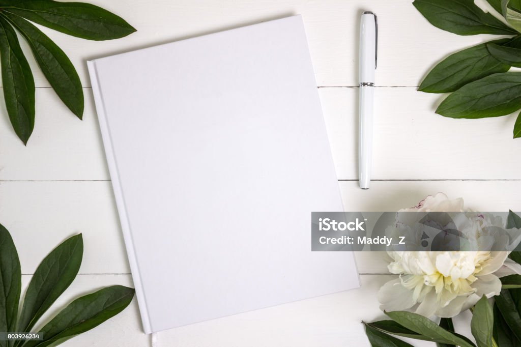 Libro bianco bianco, diario, guestbook di nozze, mockup del taccuino. - Foto stock royalty-free di Libro