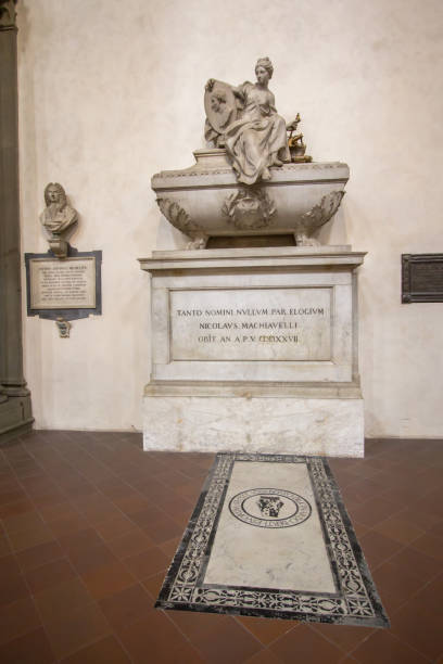 grób niccolo di bernardo dei machiavelli w bazylice santa croce we florencji - view from altar zdjęcia i obrazy z banku zdjęć