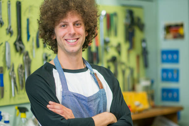 istock Repairman 803940716