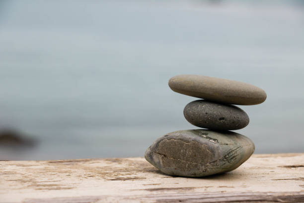 hierarchie und balance. harmonie. feng shui-balance - stone stability balance zen like stock-fotos und bilder