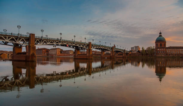 istock The Saint Pierre bridge at sunset as it passes through Toulouse 804076210