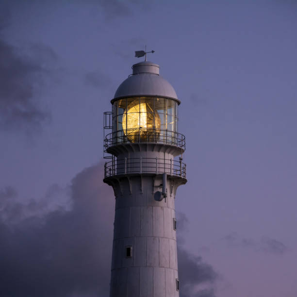 pôr do sol no farol - slangkop - fotografias e filmes do acervo