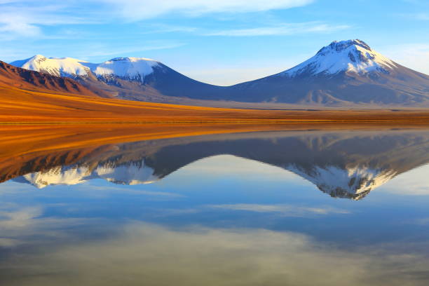 laguna Lejia, lake Lejia reflection mirrored at dramatic gold colored sunrise, Volcanoes and Idyllic Atacama Desert altiplano with Lascar Volcano, volcanic landscape panorama – San Pedro de Atacama, Chile, Bolívia and Argentina border laguna Lejia, lake Lejia reflection mirrored at dramatic gold colored sunrise, Volcanoes and Idyllic Atacama Desert altiplano with Lascar Volcano, volcanic landscape panorama – San Pedro de Atacama, Chile, Bolívia and Argentina border atacama region stock pictures, royalty-free photos & images