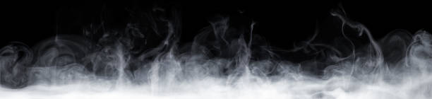 mover humo abstracto sobre fondo negro - niebla fotografías e imágenes de stock
