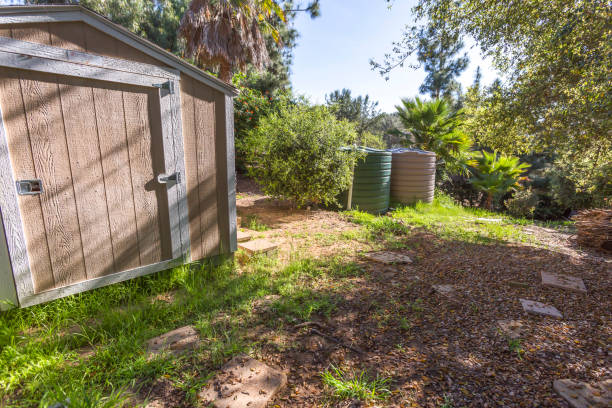 istock Shed and water tanks at Fallbrook house 804333144