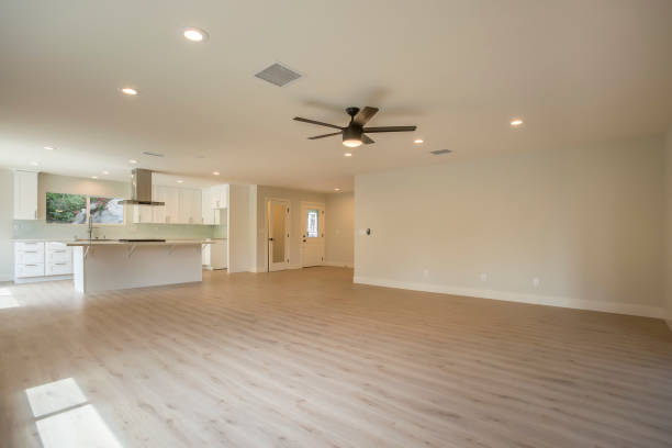 istock Empty living room with a view of a spacious kitchen 804336418
