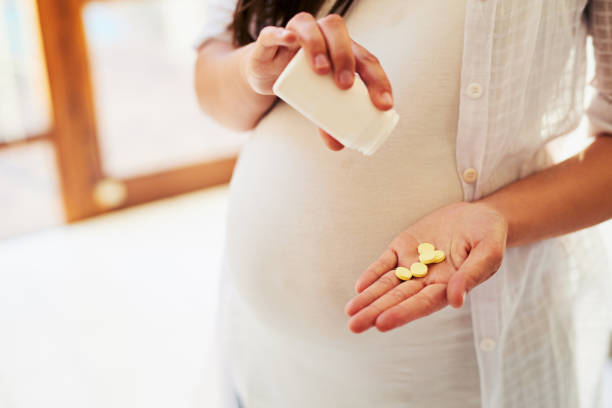 suppléments santés pour aider mon bébé grandir - vitamin pill flash photos et images de collection