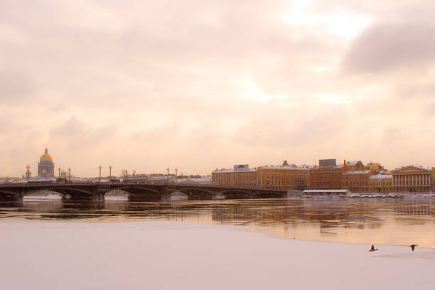 istock St. Petersburg Lieutenant Schmidt Bridge in winter 804495468