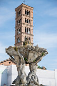 tritonen-brunnen-und-die-basilika-der-he