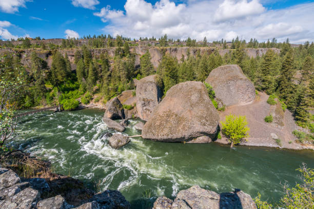 istock Impressive river, rocky outcroppings and expansive views of Riverside state park 804607656