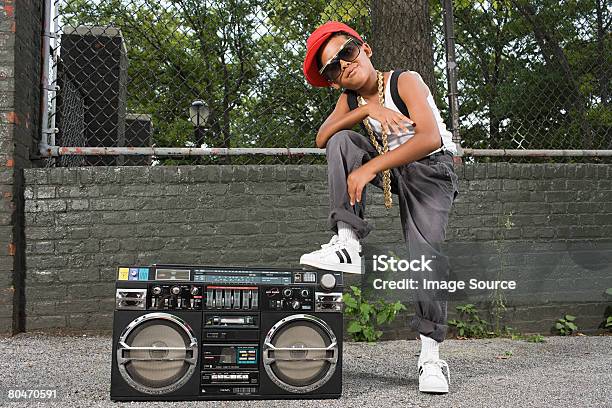 Ragazzo Con Stereo - Fotografie stock e altre immagini di Afro-americano - Afro-americano, Ambientazione esterna, Bambini maschi