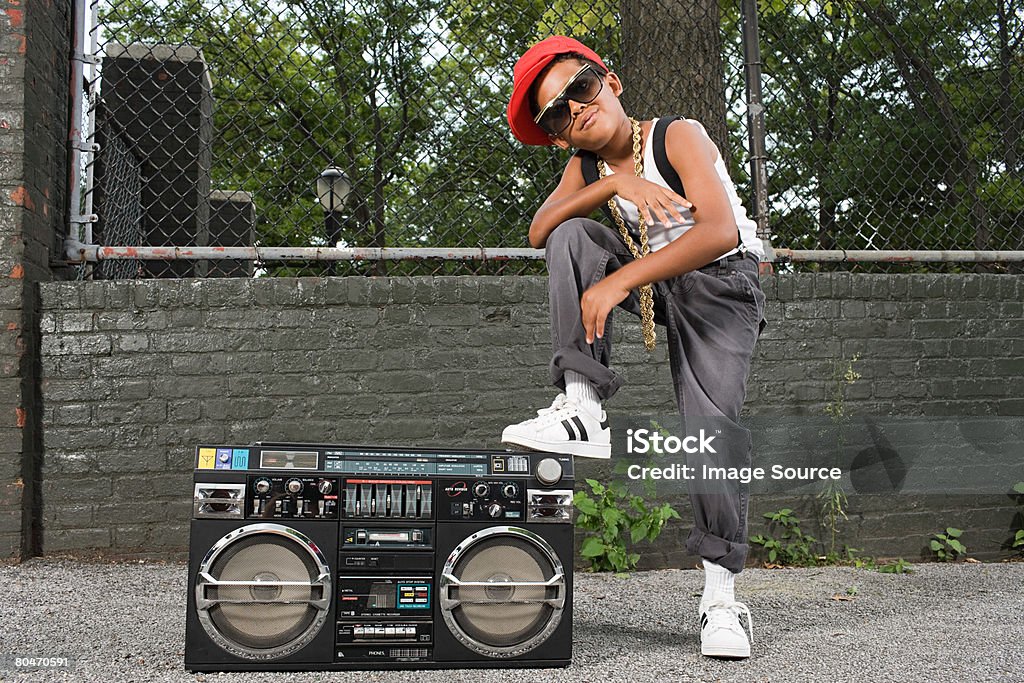 Menino com som estéreo - Foto de stock de Afro-americano royalty-free