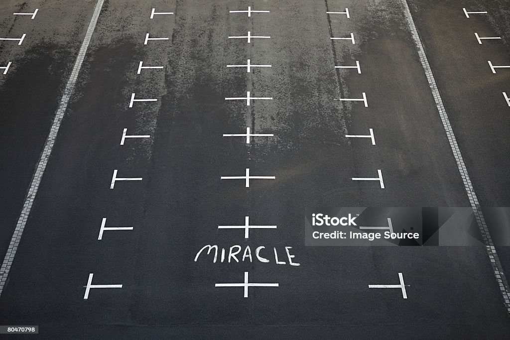 Miracle pintou um estacionamento - Foto de stock de Ausência royalty-free