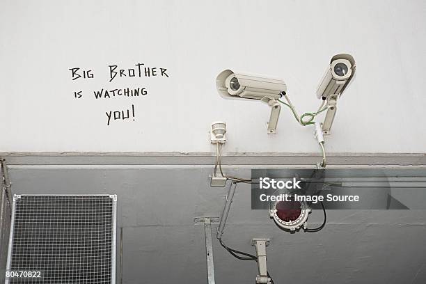 Foto de Grafite E Câmeras De Vigilância e mais fotos de stock de Big Brother - Big Brother, Branco, Câmera de Segurança