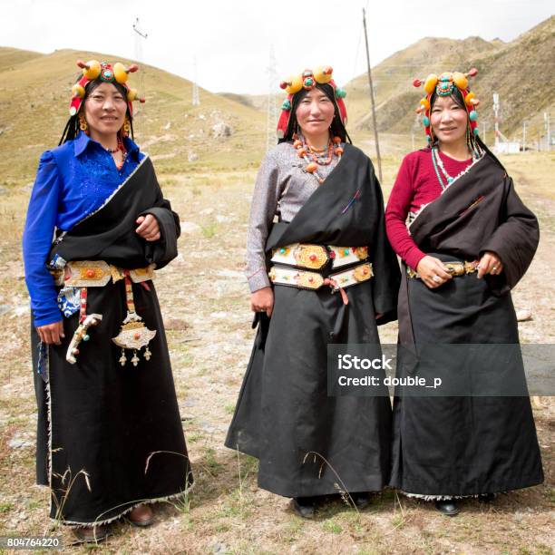 Mujeres Nómadas De Qinghai Foto de stock y más banco de imágenes de Adulto - Adulto, Asia, China