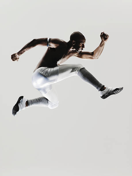 спортсмен прыжки - skill side view jumping mid air стоковые фото и изображения
