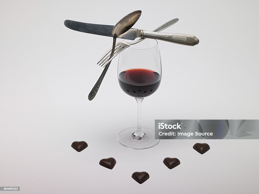 Talheres em uma taça de vinho - Foto de stock de Chocolate royalty-free